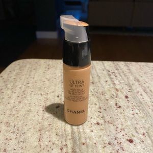 Chanel Ultra Le Teint Foundation B30 Travel Size